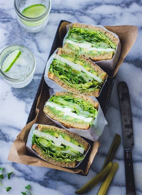  Le Rou Jia Mo: Savoureux Sandwich Rempli de Viande Fondante et de Fines Herbes ?