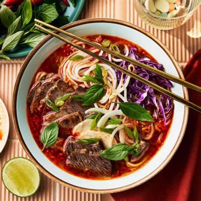 Bún Bò Huế : Savoureux et pimenté, ce plat de nouilles vietnamiennes épicées est une expérience culinaire inoubliable !