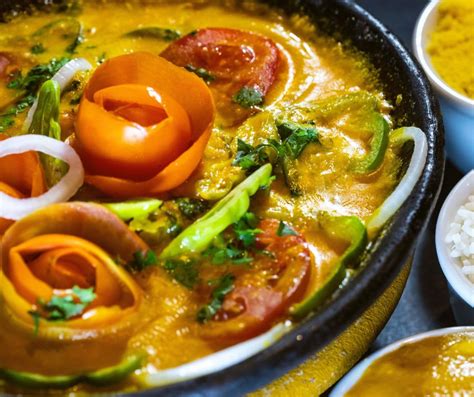  Moqueca de Peixe: Une explosion d'épices créoles et de saveurs tropicales !