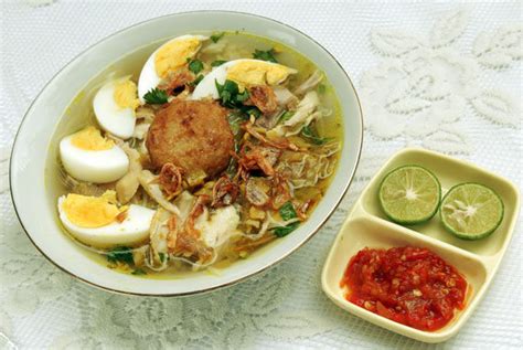  Soto Banjar: Un bouillon réconfortant et épicé pour réchauffer les âmes !